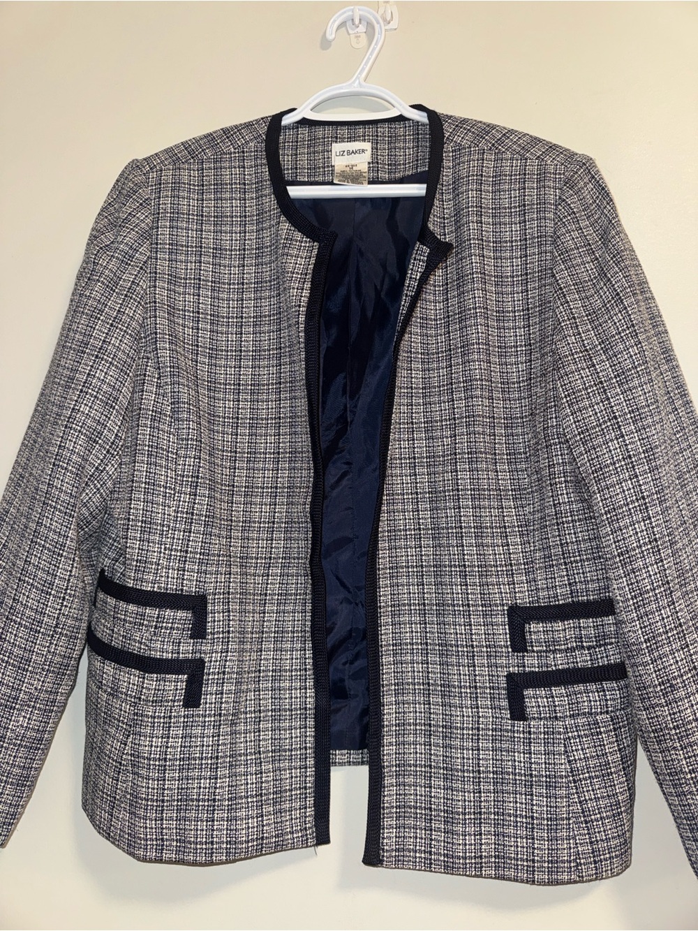 Liz Baker Gray and Black Tweed Round-Neck Blazer